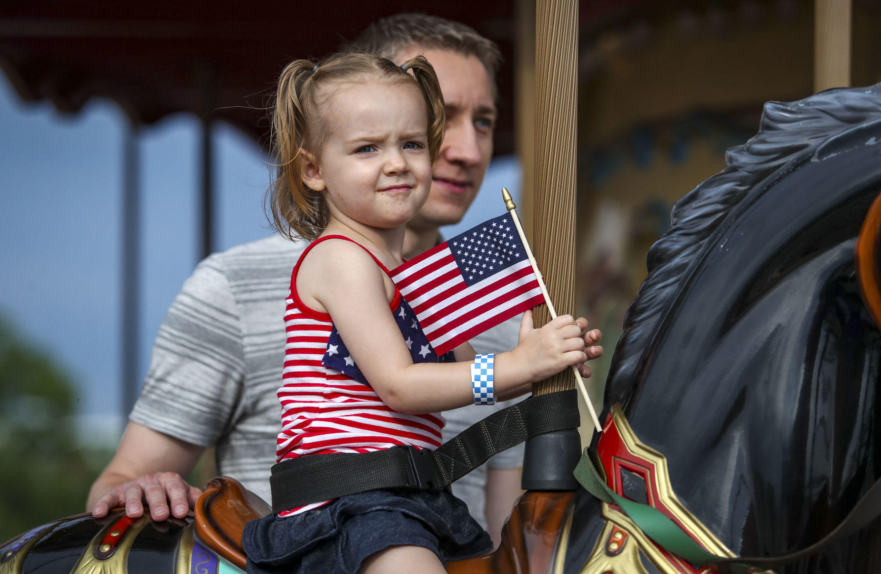 070419-mda-nws-redwhiteboom-021